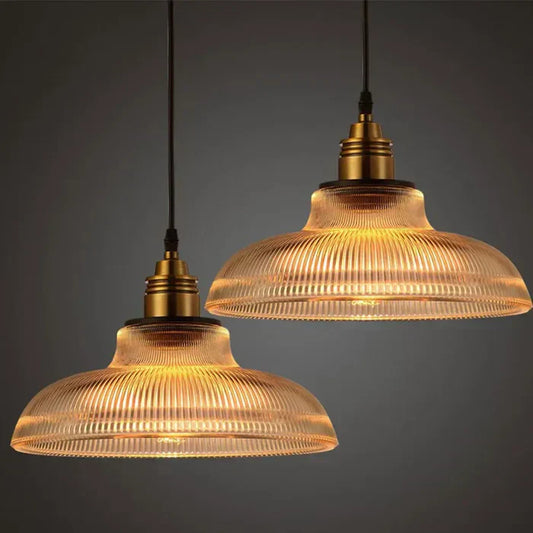 Élégant luminaire en verre pour ambiance chaleureuse
