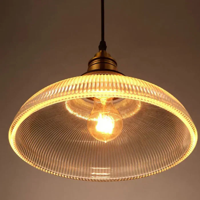 Élégant luminaire en verre pour ambiance chaleureuse