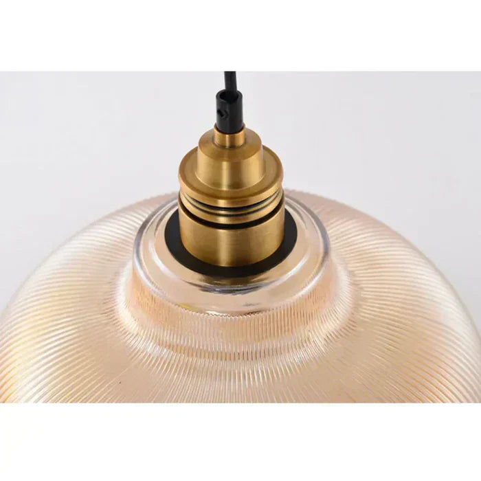 Élégant luminaire en verre pour ambiance chaleureuse